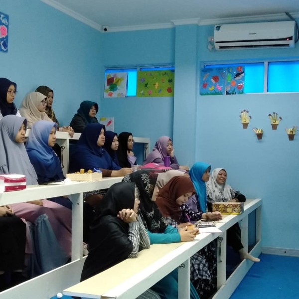 Kajian Muslimah Jumat Ibu Aisyiyah, Dosen dan Karyawan UMMI