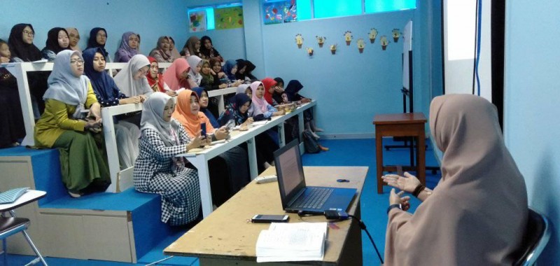 Kajian Muslimah Rutin Jum'at Dosen dan Karyawan UMMI